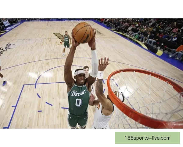 活塞时隔19年再夺东部第一 杜伦贡献16分7篮板乔治砍下20分