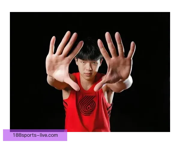 斯普利特称杨瀚森已无需每场带翻译 但仍有许多提升空间